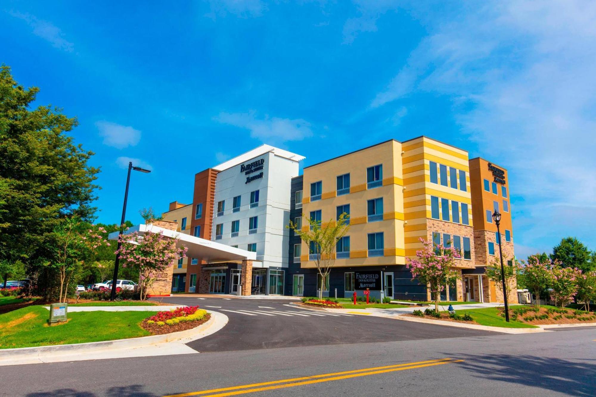 Fairfield Inn & Suites By Marriott Atlanta Woodstock Exterior photo